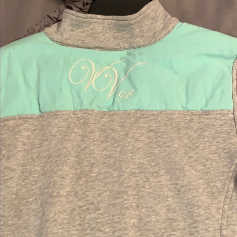Medium Vineyard Vines Pullover - image 3